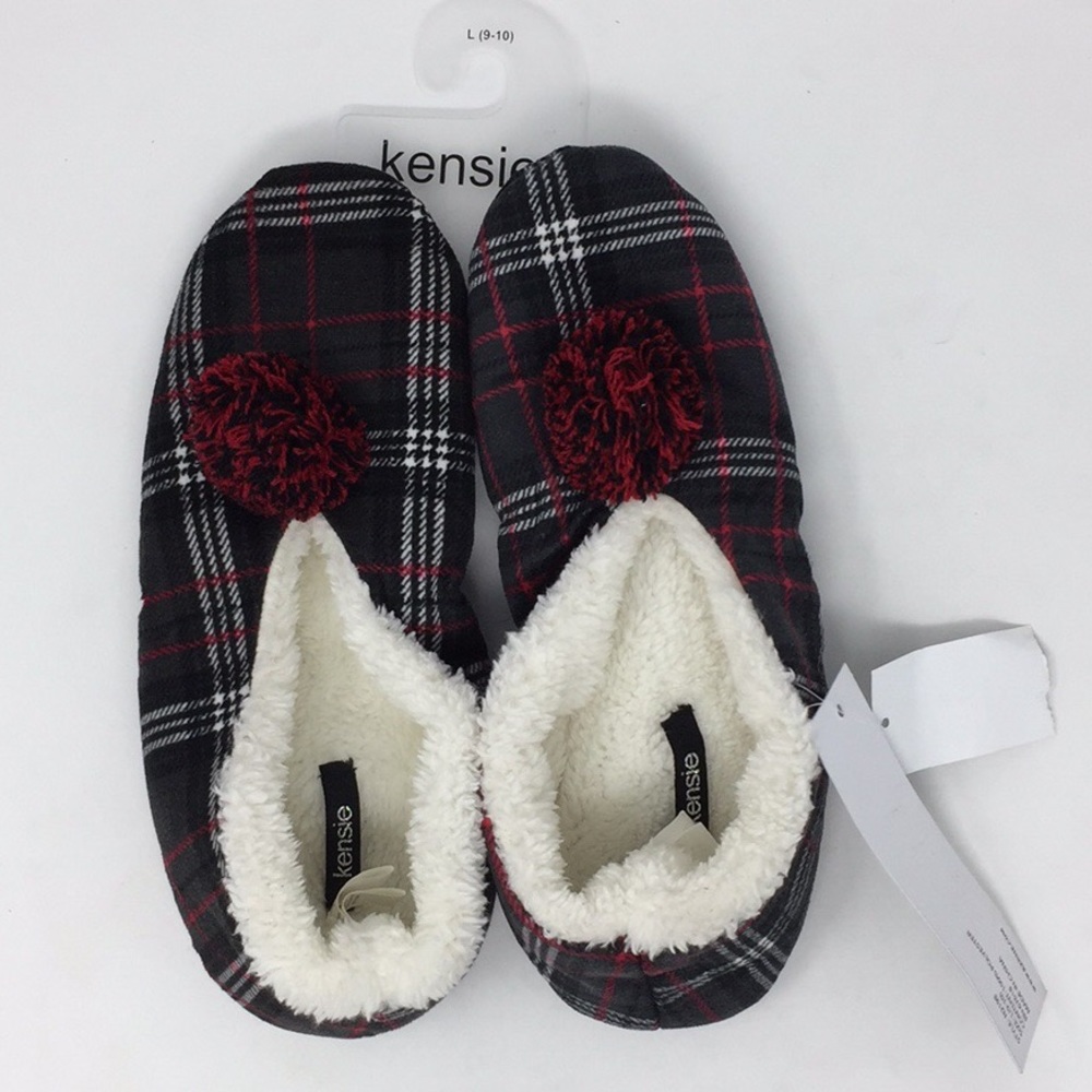 💟Kensie Plaid Fuzzy Slipper Pompom self grip 9/10
